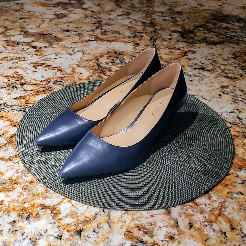 Talbots Classic Dark Blue Heels. Women's Size 9 - Picture 14 of 16
